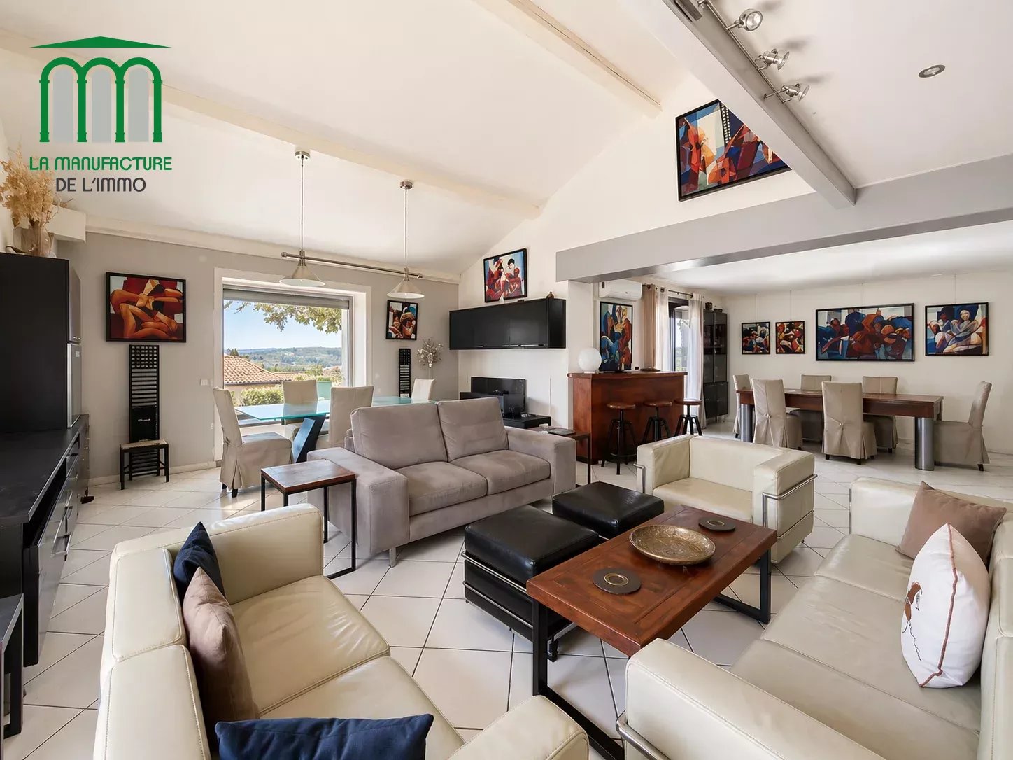 villa d’exception avec piscine et dépendances / saint-genest lerpt golf