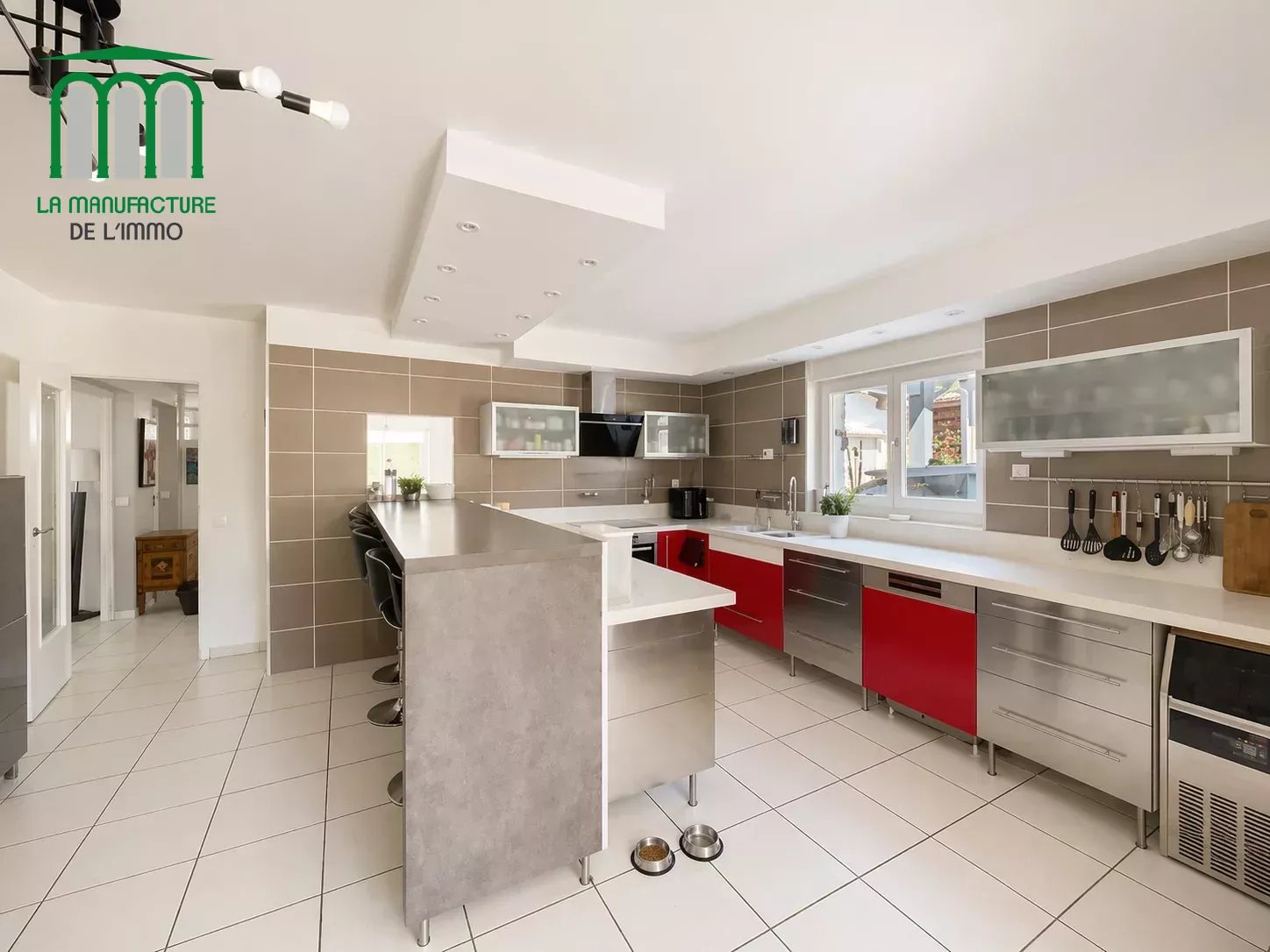 villa d’exception avec piscine et dépendances / saint-genest lerpt golf