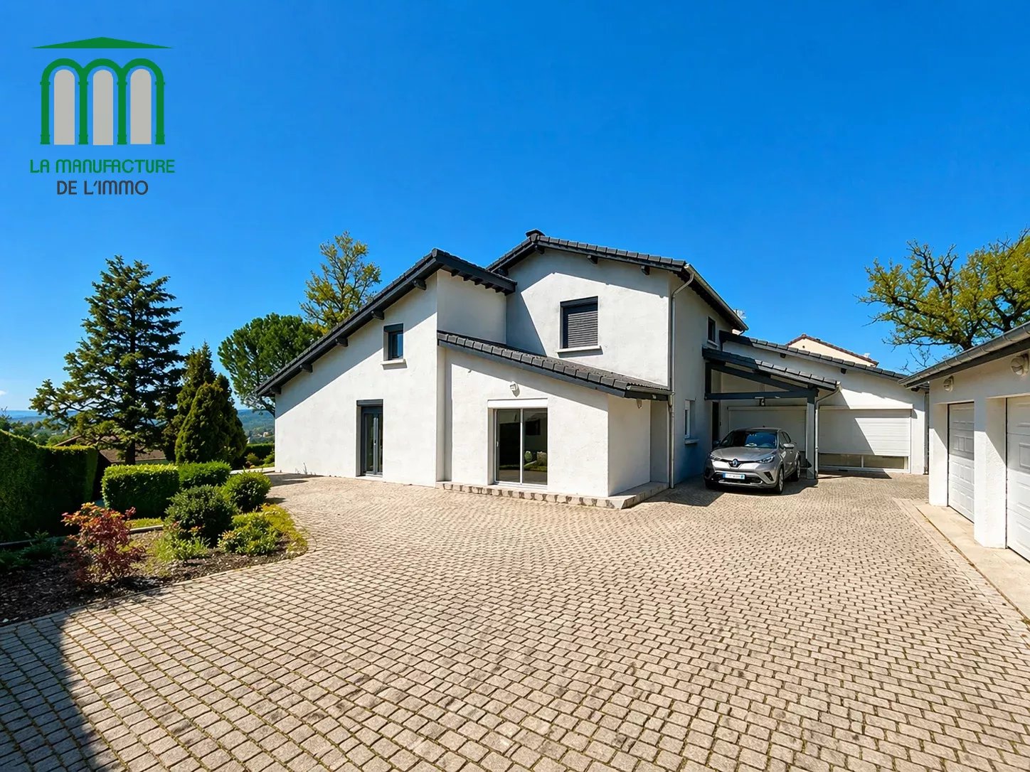 villa d’exception avec piscine et dépendances / saint-genest lerpt golf