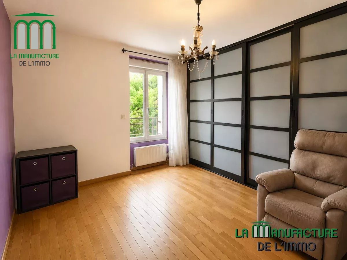 T4 de 122 m² avec jardin privatif et dependance