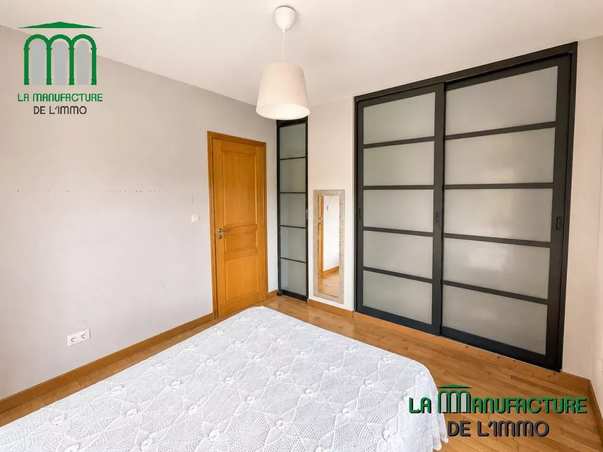 T4 de 122 m² avec jardin privatif et dependance