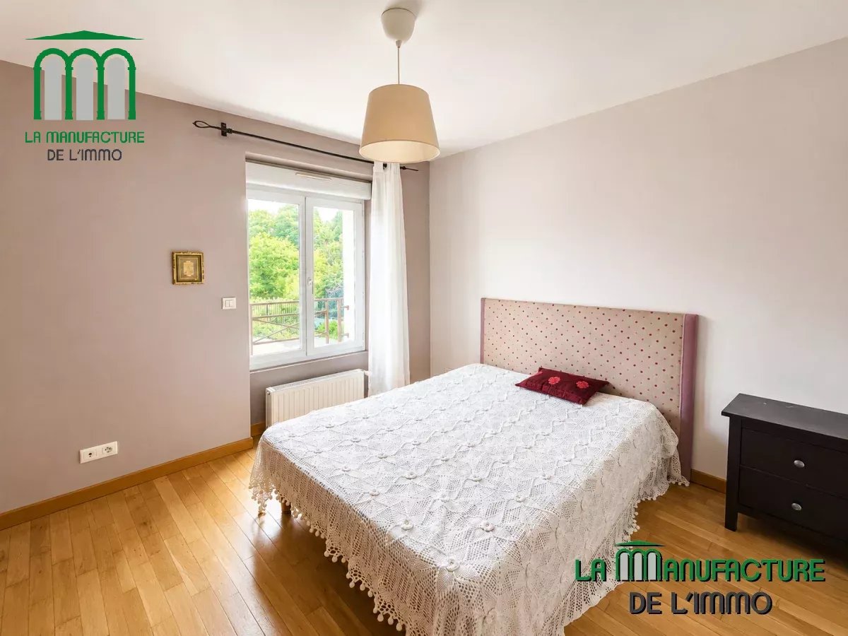 T4 de 122 m² avec jardin privatif et dependance