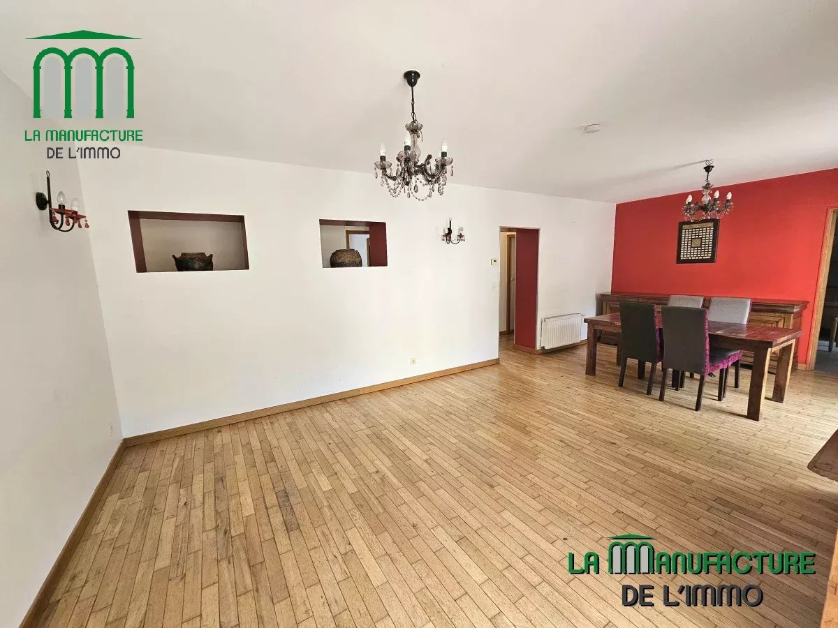 T4 de 122 m² avec jardin privatif et dependance
