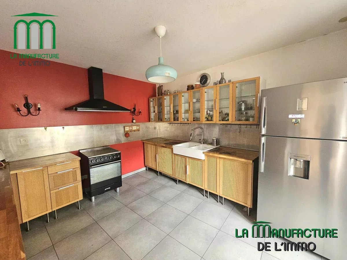 T4 de 122 m² avec jardin privatif et dependance