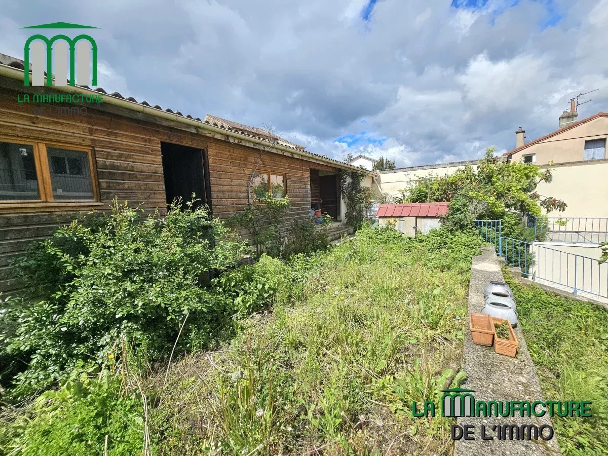 T4 de 122 m² avec jardin privatif et dependance