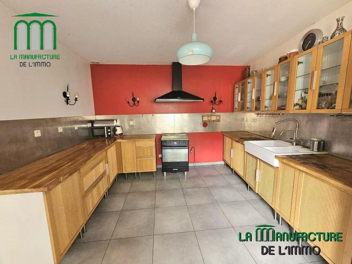 T4 de 122 m² avec jardin privatif et dependance
