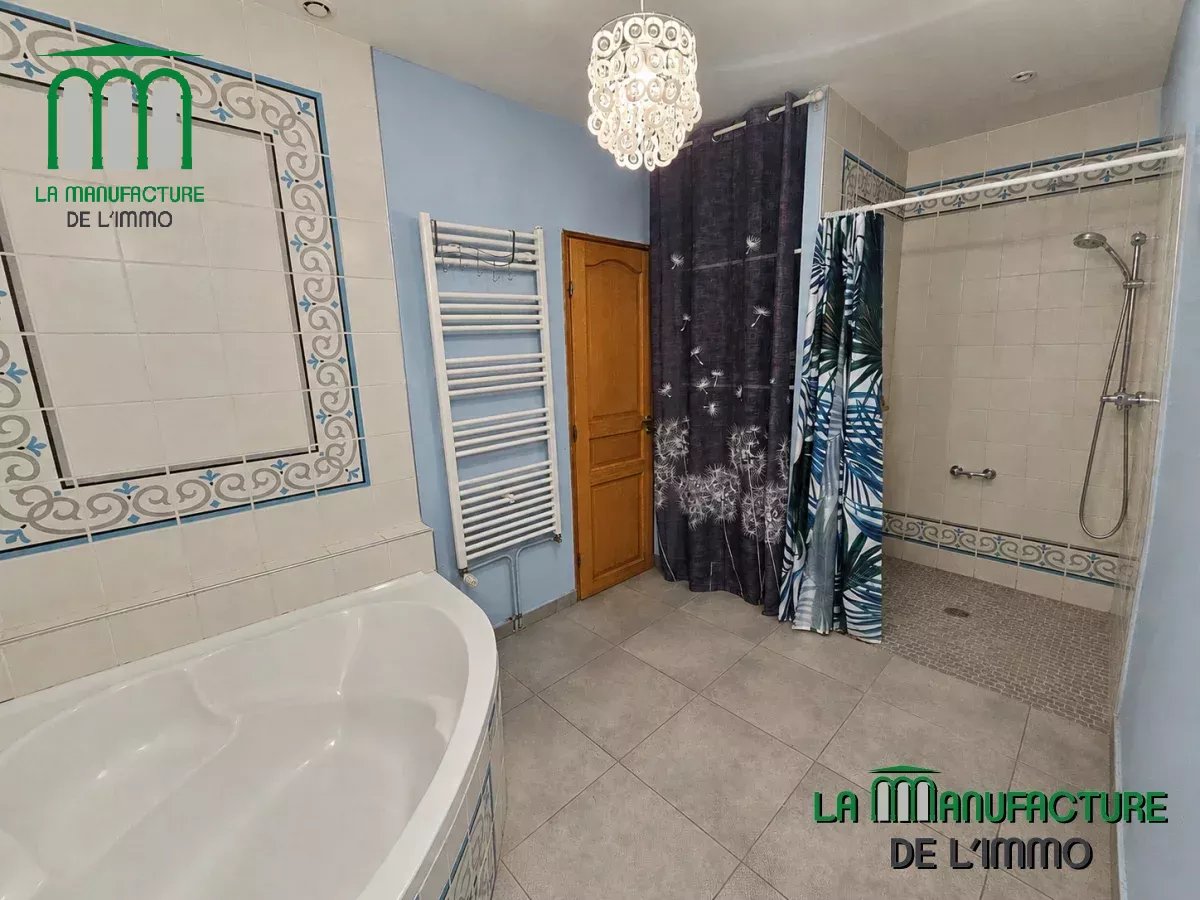 T4 de 122 m² avec jardin privatif et dependance
