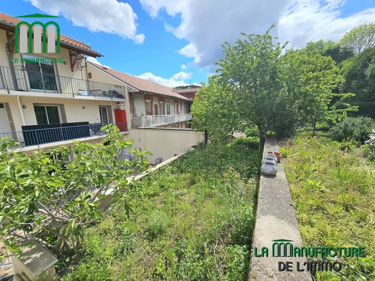 T4 de 122 m² avec jardin privatif et dependance