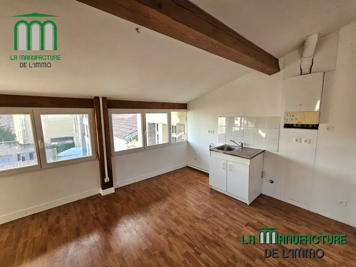 Appartement de caractère de type T3 de 56,83 m² Carrez et 78,88 m² au sol – Prox. Châteaucreux