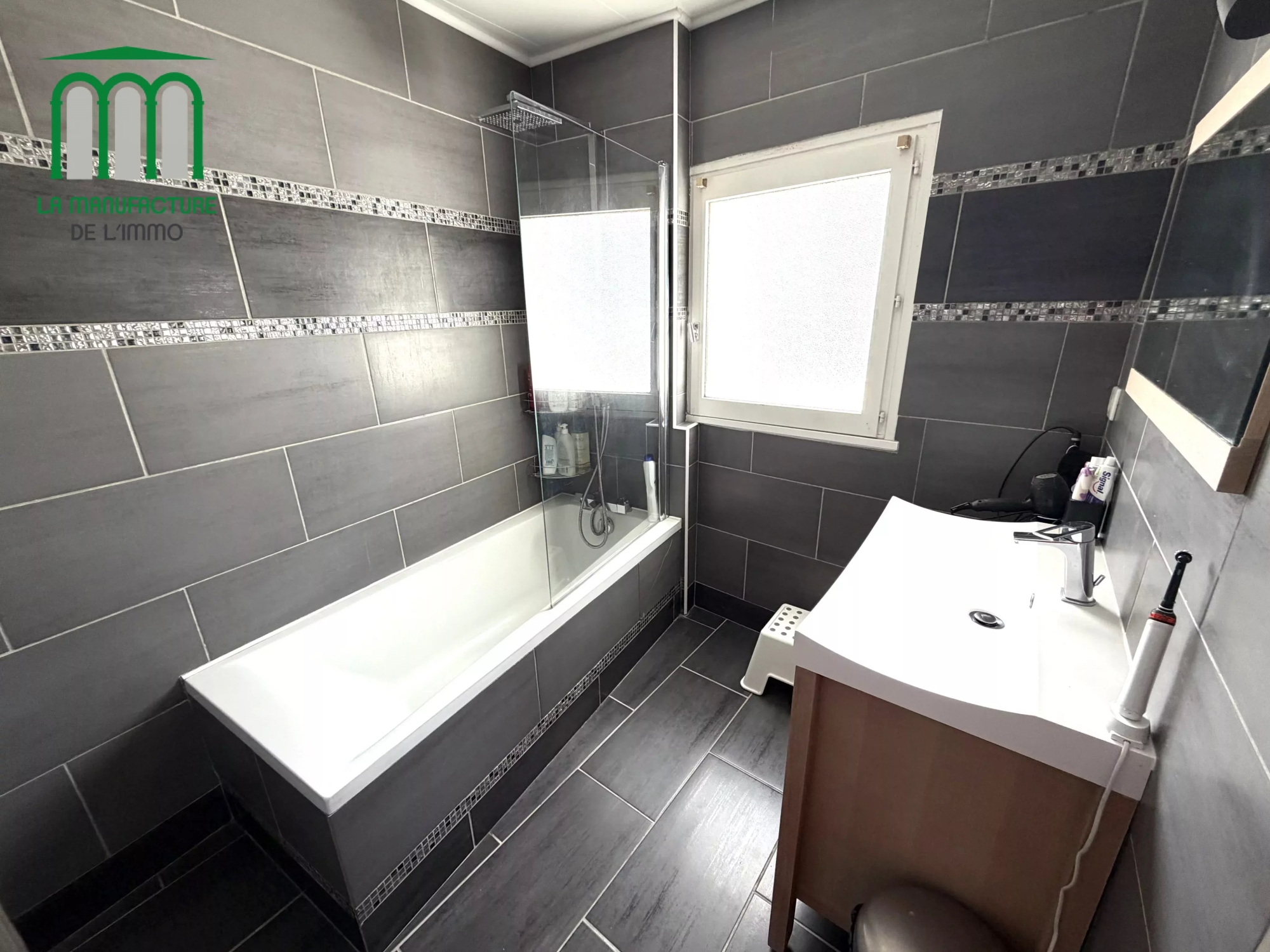 Maison de ville de 82 m² avec terrasse et jardin de 126 m² / le chambon-feugerolles-secteur Gaffard.