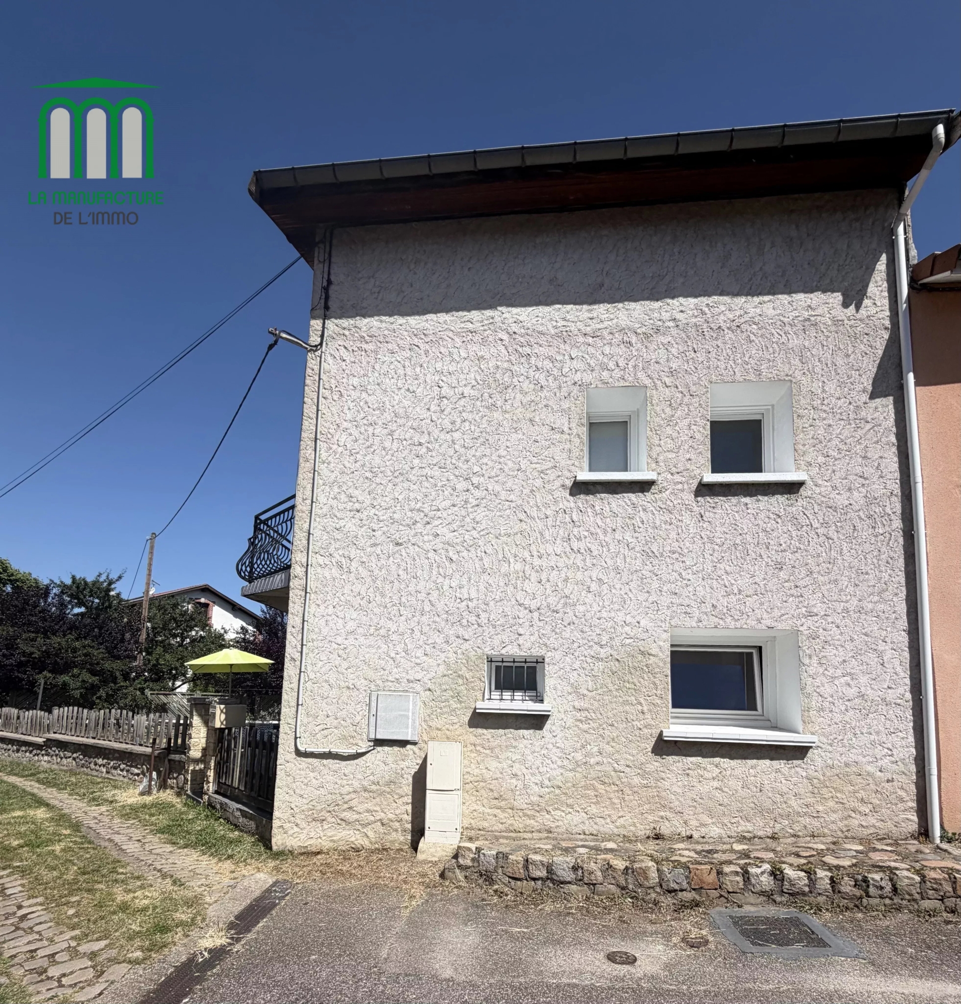 Maison de ville de 82 m² avec terrasse et jardin de 126 m² / le chambon-feugerolles-secteur Gaffard.