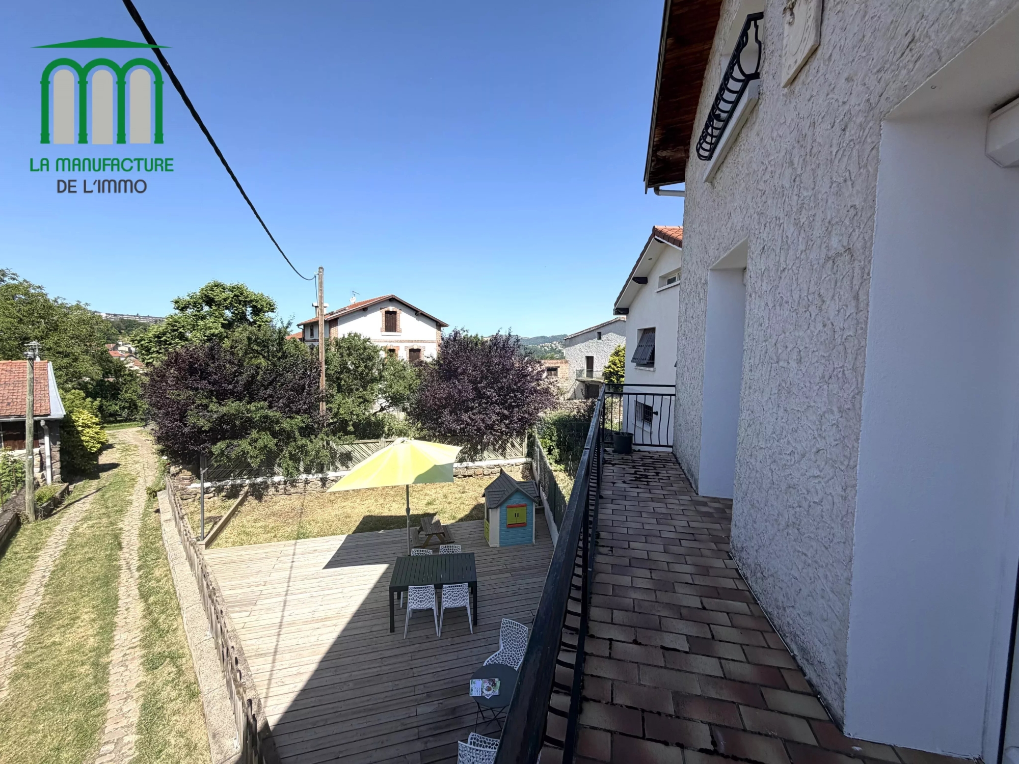 Maison de ville de 82 m² avec terrasse et jardin de 126 m² / le chambon-feugerolles-secteur Gaffard.
