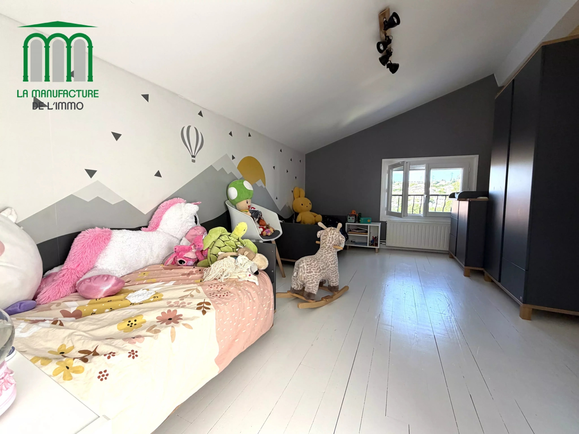 Maison de ville de 82 m² avec terrasse et jardin de 126 m² / le chambon-feugerolles-secteur Gaffard.