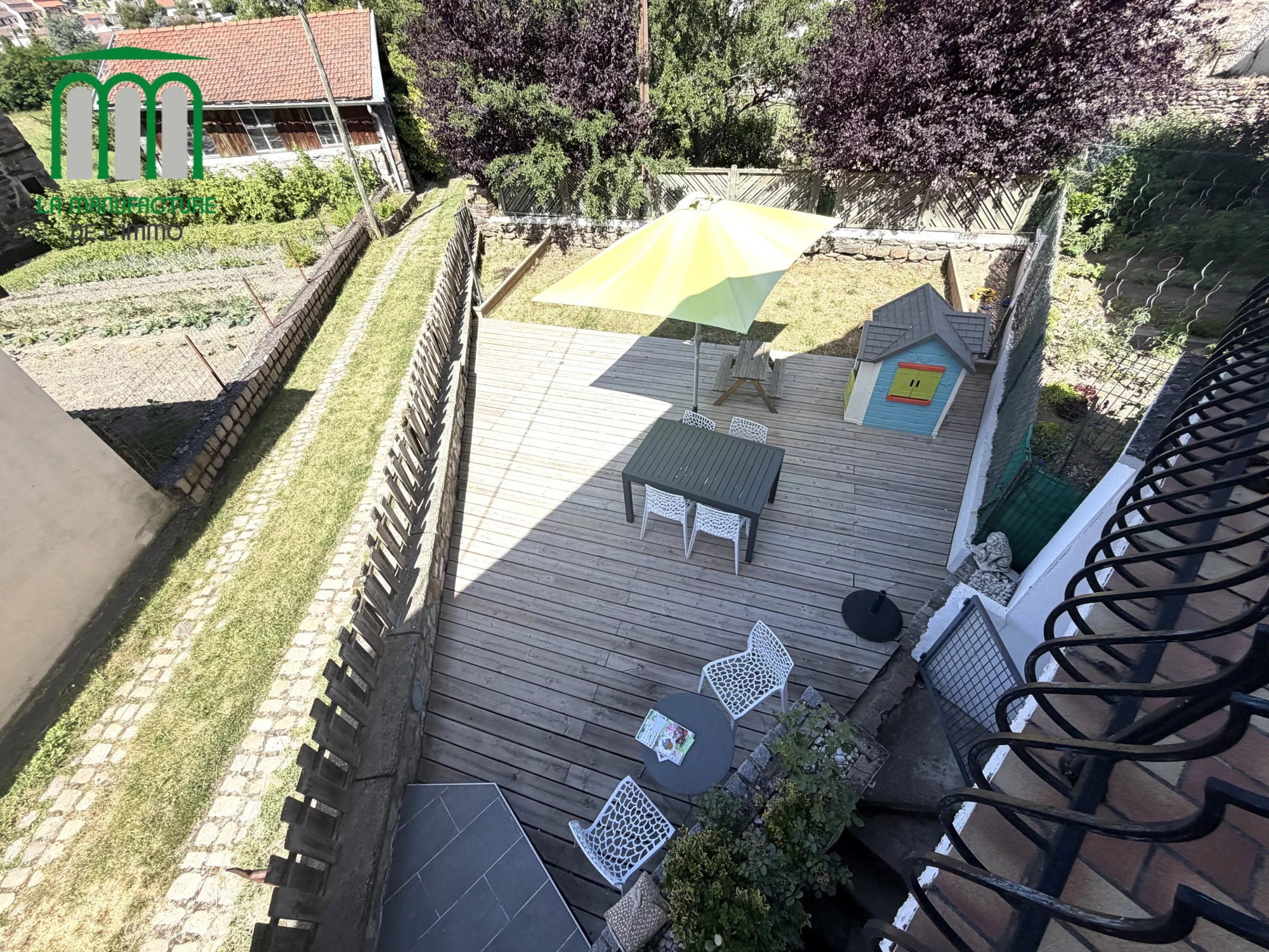 Maison de ville de 82 m² avec terrasse et jardin de 126 m² / le chambon-feugerolles-secteur Gaffard.