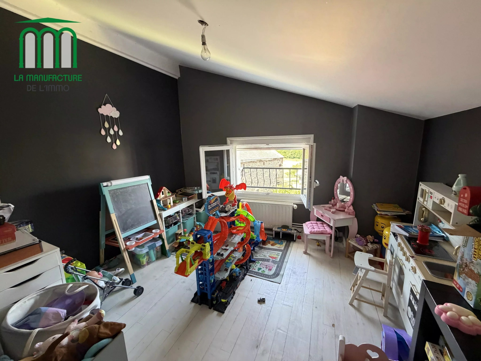 Maison de ville de 82 m² avec terrasse et jardin de 126 m² / le chambon-feugerolles-secteur Gaffard.