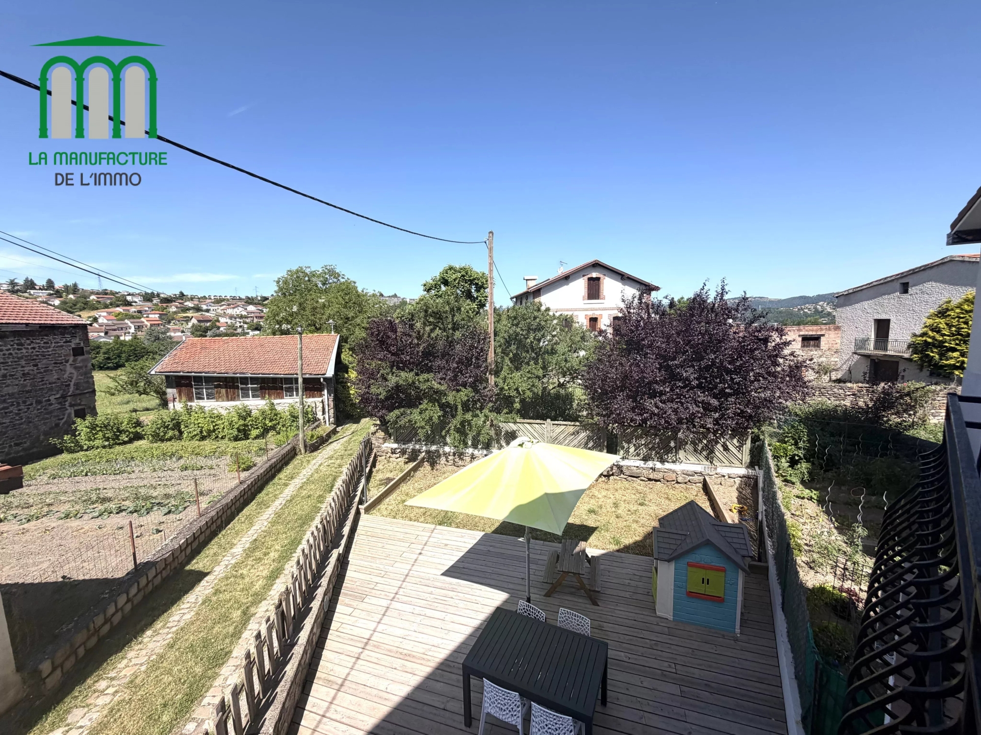 Maison de ville de 82 m² avec terrasse et jardin de 126 m² / le chambon-feugerolles-secteur Gaffard.
