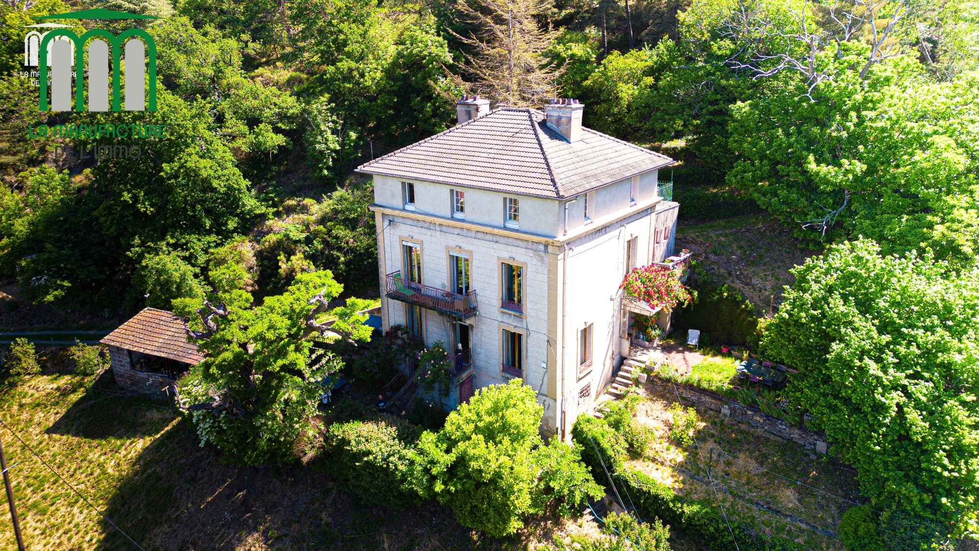 Maison bourgeoise de 1906 – 297.93 m² habitables – parcelle de terrain de 2480 m²- secteur Cotatay / La Pouratt’e
