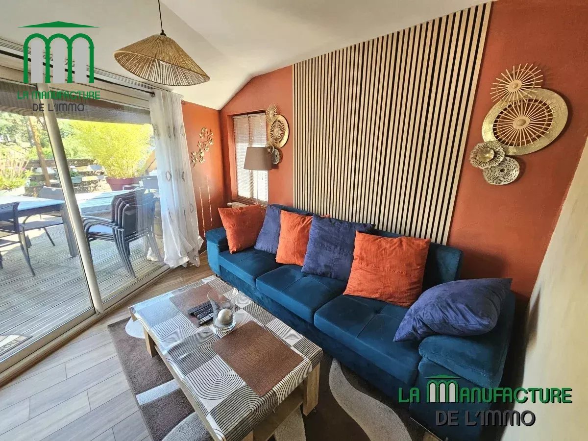 Appartement type F4 bis – 67,33 m² carrez (104,48 m² au sol) – terrasse tropezienne – garage – stationnement