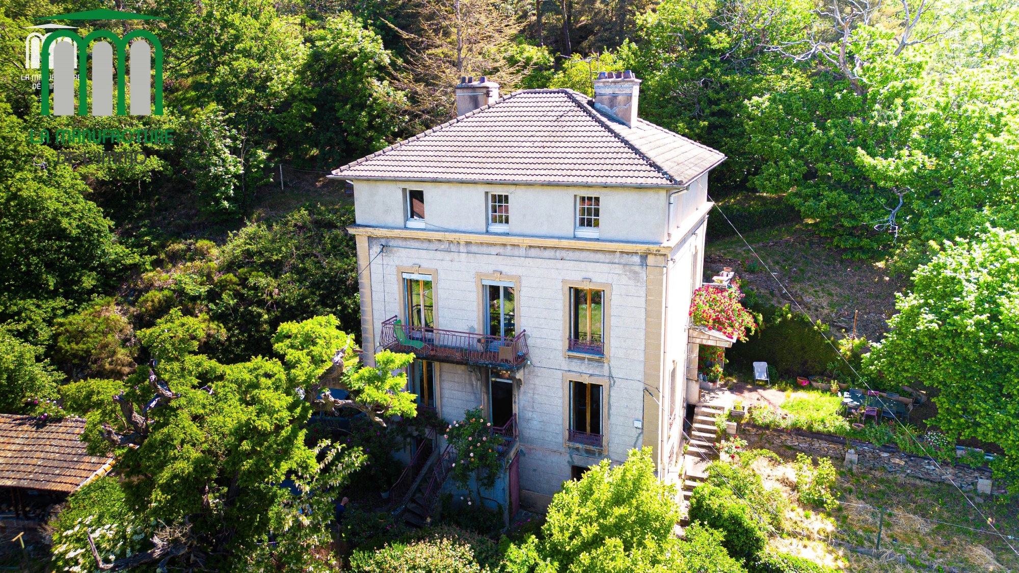 Maison bourgeoise de 1906 – 297.93 m² habitables – parcelle de terrain de 2480 m²- secteur Cotatay / La Pouratt’e