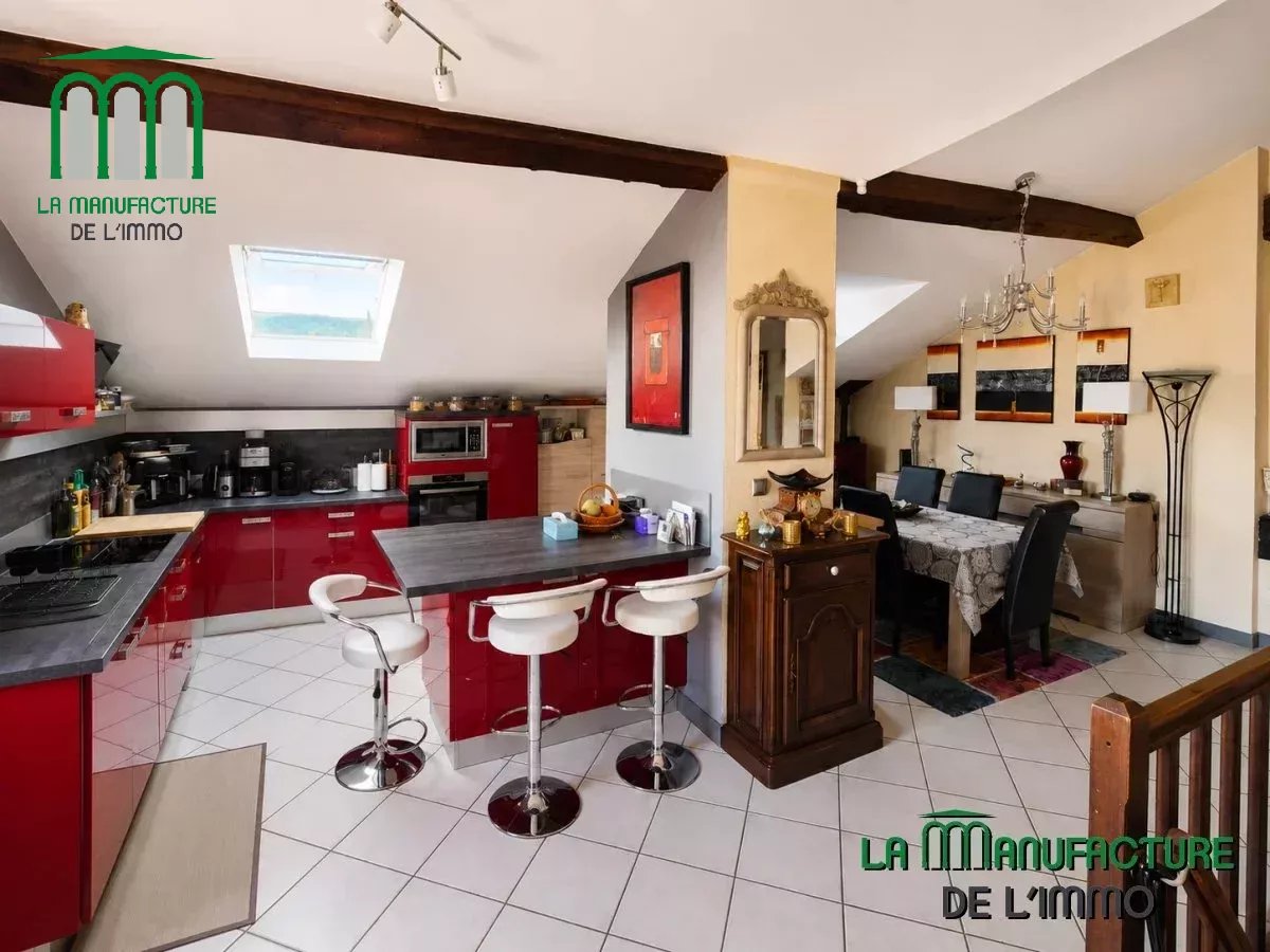Appartement type F4 bis – 67,33 m² carrez (104,48 m² au sol) – terrasse tropezienne – garage – stationnement
