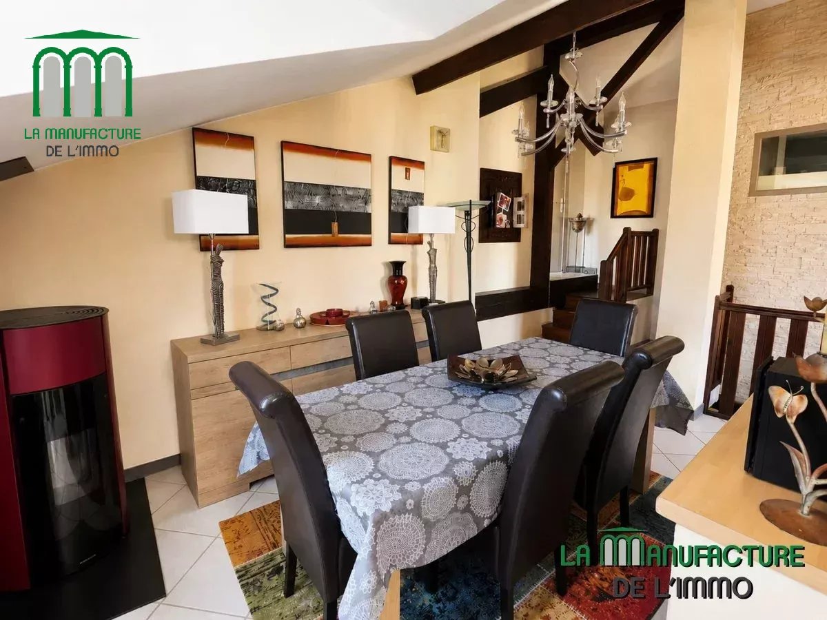 Appartement type F4 bis – 67,33 m² carrez (104,48 m² au sol) – terrasse tropezienne – garage – stationnement