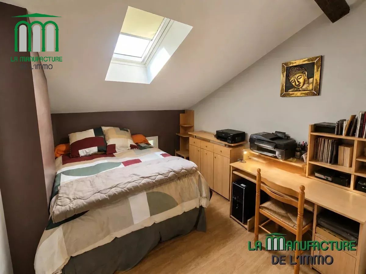 Appartement type F4 bis – 67,33 m² carrez (104,48 m² au sol) – terrasse tropezienne – garage – stationnement