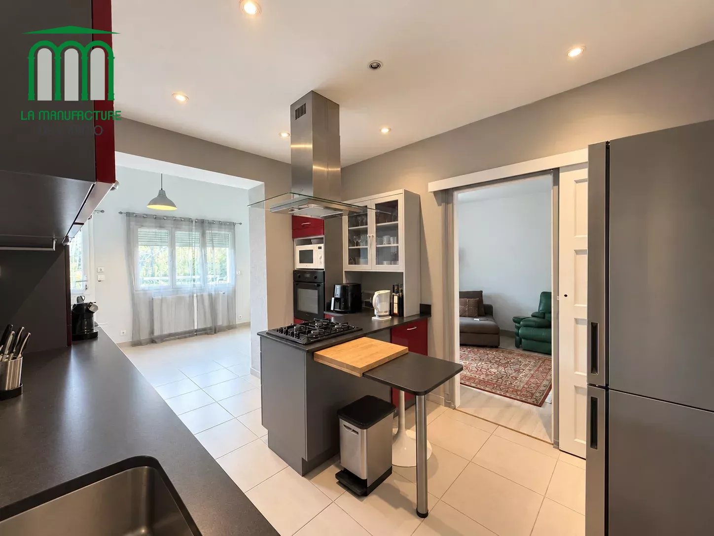 Maison de ville de type F4/F5 de 128 m² habitable, avec piscine sur parcelle de 395 m², Saint-genest lerpt bourg.