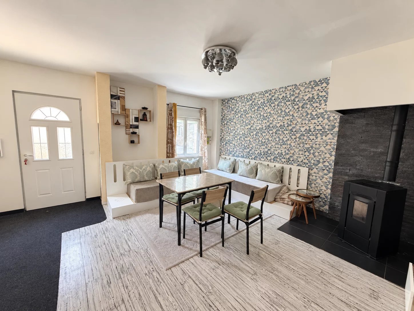 Maison de ville de type F5 de 107.39 m² habitable avec tropezienne , bourg de Saint-Just-Malmont