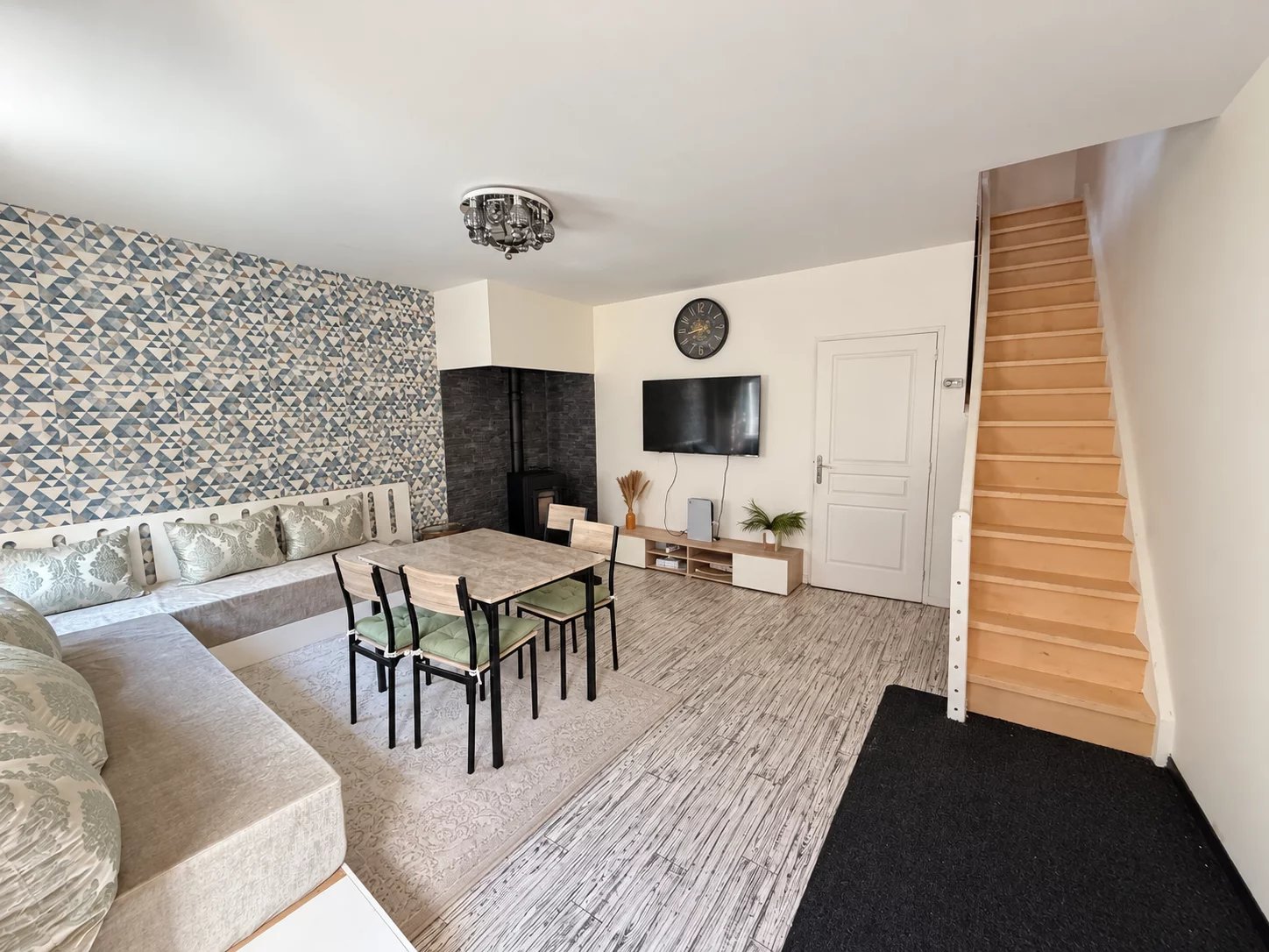 Maison de ville de type F5 de 107.39 m² habitable avec tropezienne , bourg de Saint-Just-Malmont