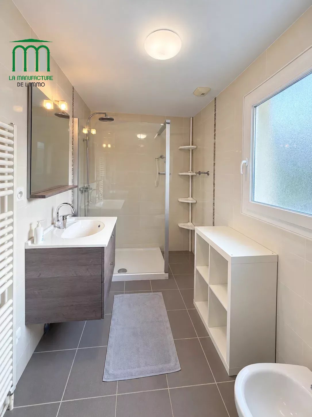 Maison de ville de type F4/F5 de 128 m² habitable, avec piscine sur parcelle de 395 m², Saint-genest lerpt bourg.