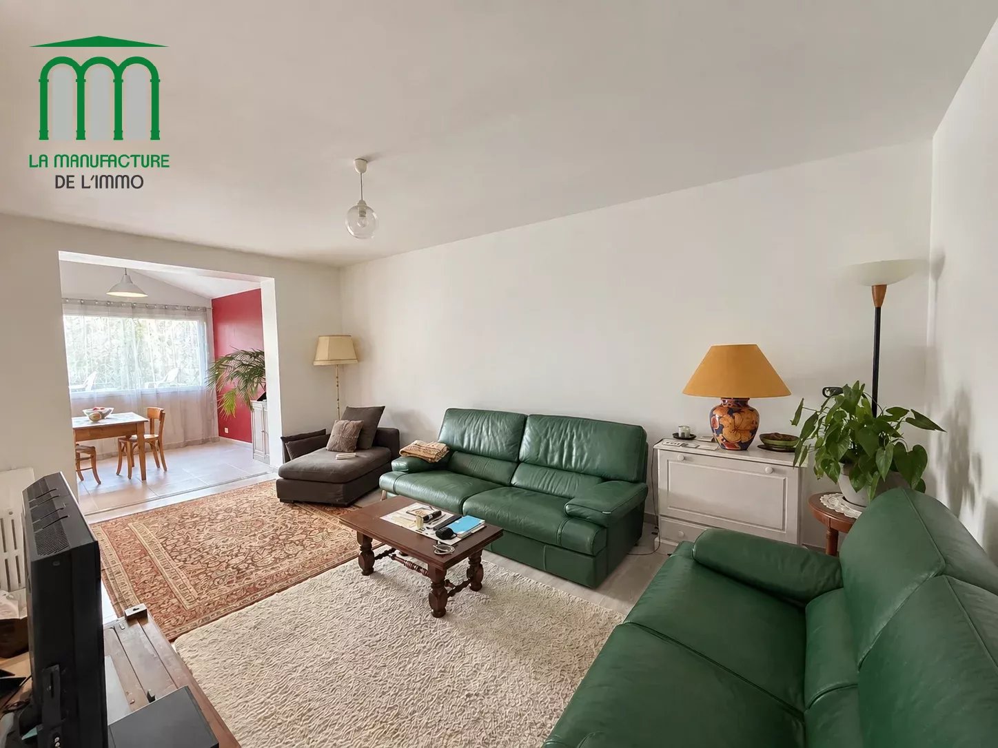 Maison de ville de type F4/F5 de 128 m² habitable, avec piscine sur parcelle de 395 m², Saint-genest lerpt bourg.