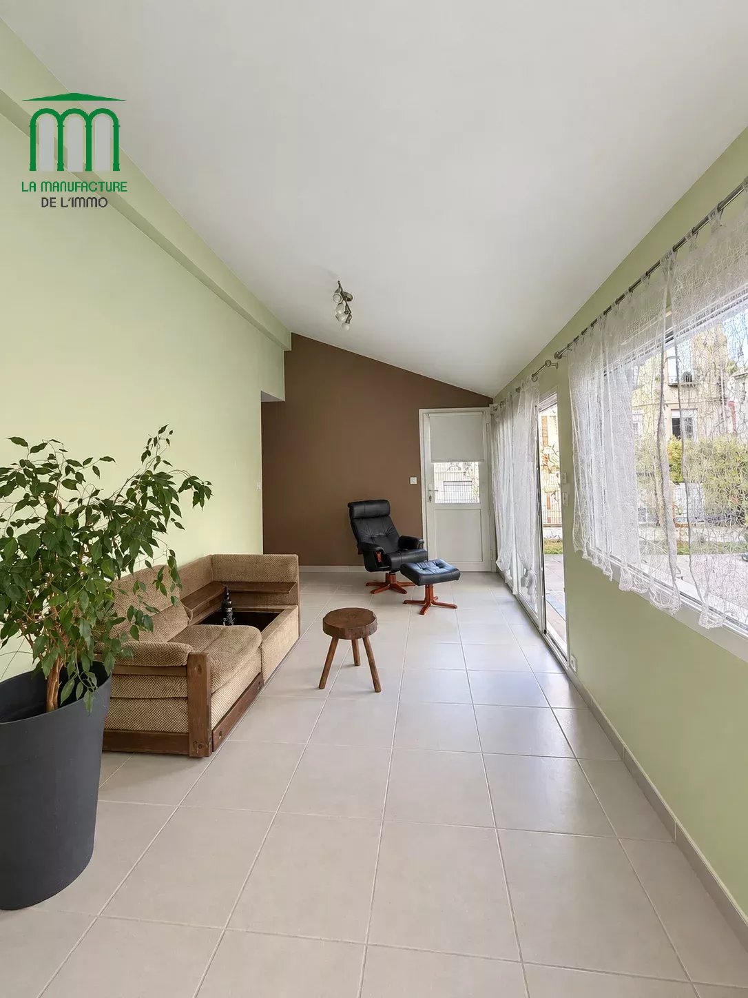 Maison de ville de type F4/F5 de 128 m² habitable, avec piscine sur parcelle de 395 m², Saint-genest lerpt bourg.