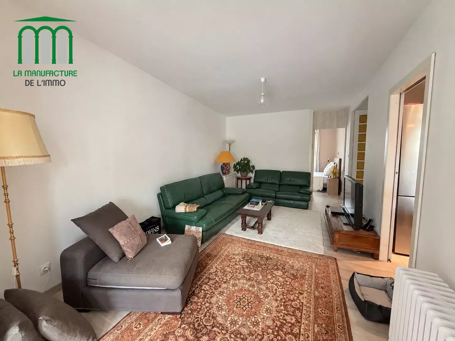 Maison de ville de type F4/F5 de 128 m² habitable, avec piscine sur parcelle de 395 m², Saint-genest lerpt bourg.