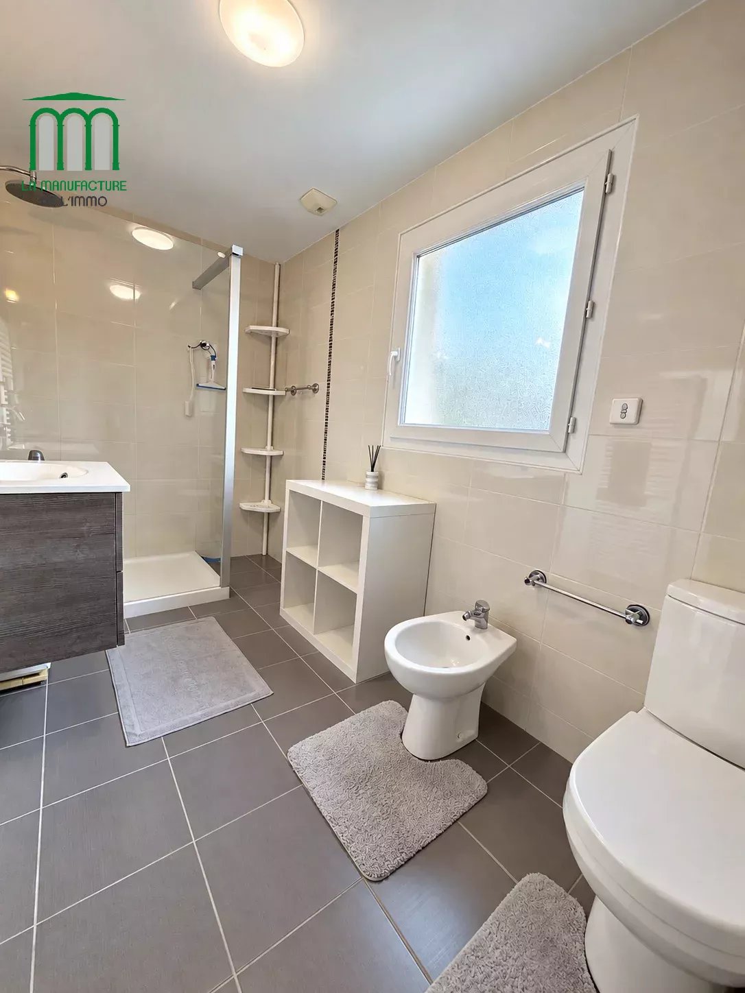 Maison de ville de type F4/F5 de 128 m² habitable, avec piscine sur parcelle de 395 m², Saint-genest lerpt bourg.